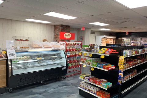 Condo in Miami Beach, Florida, 2 bedrooms  № 1995825 - photo 24