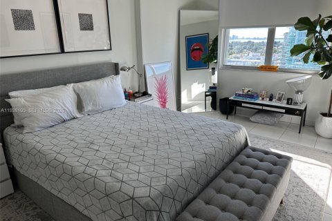 Condo in Miami Beach, Florida, 2 bedrooms  № 1995825 - photo 13