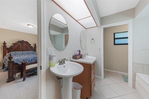 House in Punta Gorda, Florida 3 bedrooms, 155.24 sq.m. № 1853075 - photo 14