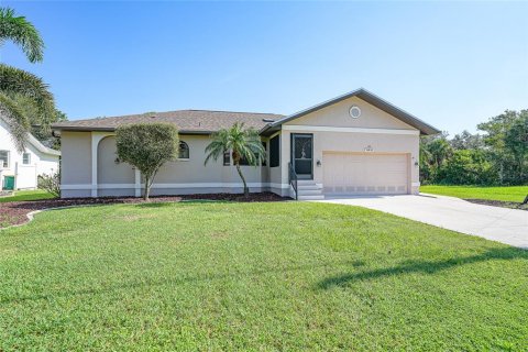 House in Punta Gorda, Florida 3 bedrooms, 155.24 sq.m. № 1853075 - photo 3
