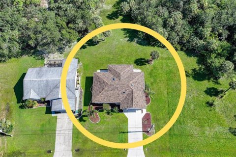 House in Punta Gorda, Florida 3 bedrooms, 155.24 sq.m. № 1853075 - photo 2