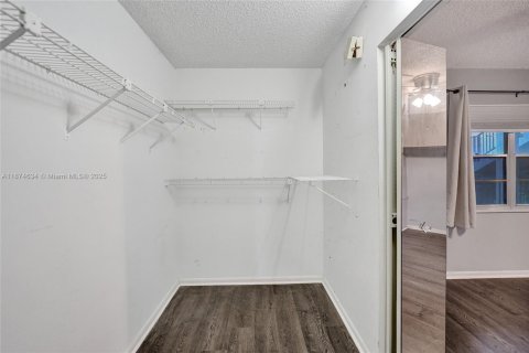Condominio en venta en Pembroke Pines, Florida, 2 dormitorios, 140 m2 № 1920664 - foto 18