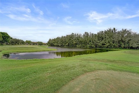 Condominio en venta en Pembroke Pines, Florida, 2 dormitorios, 140 m2 № 1920664 - foto 24