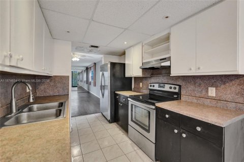 Condominio en venta en Pembroke Pines, Florida, 2 dormitorios, 140 m2 № 1920664 - foto 6