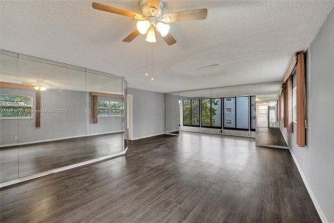Condominio en venta en Pembroke Pines, Florida, 2 dormitorios, 140 m2 № 1920664 - foto 11