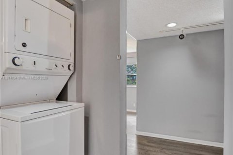 Condominio en venta en Pembroke Pines, Florida, 2 dormitorios, 140 m2 № 1920664 - foto 19