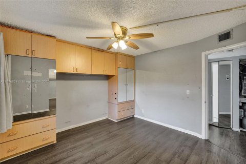 Condominio en venta en Pembroke Pines, Florida, 2 dormitorios, 140 m2 № 1920664 - foto 21