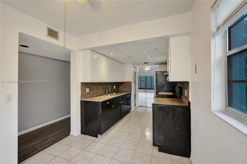 Condominio en venta en Pembroke Pines, Florida, 2 dormitorios, 140 m2 № 1920664 - foto 7