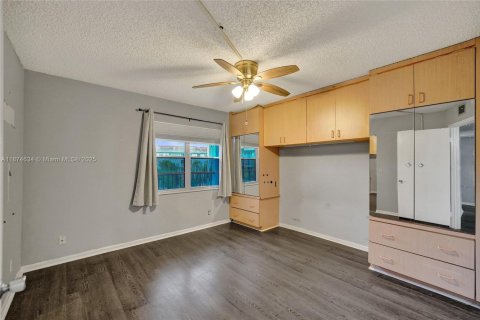 Condominio en venta en Pembroke Pines, Florida, 2 dormitorios, 140 m2 № 1920664 - foto 20