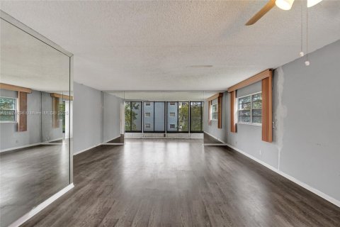 Condominio en venta en Pembroke Pines, Florida, 2 dormitorios, 140 m2 № 1920664 - foto 9