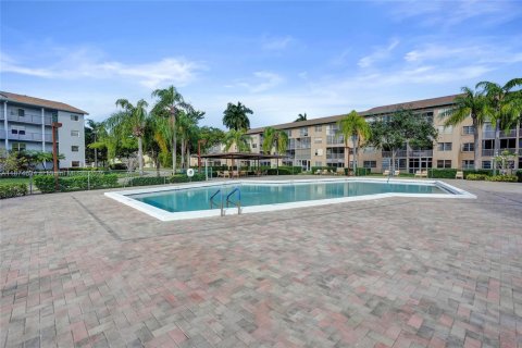 Condominio en venta en Pembroke Pines, Florida, 2 dormitorios, 140 m2 № 1920664 - foto 26