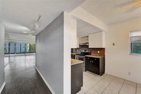 Condominio en venta en Pembroke Pines, Florida, 2 dormitorios, 140 m2 № 1920664 - foto 5
