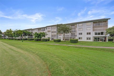 Condominio en venta en Pembroke Pines, Florida, 2 dormitorios, 140 m2 № 1920664 - foto 1