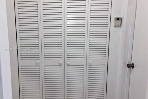 Снять в аренду кондоминиум в Майами-Бич, Флорида 1 спальня, 59.18м2, № 2023393 - фото 16