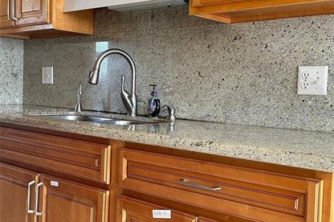 Condo in Pembroke Pines, Florida, 2 bedrooms  № 1935951 - photo 4