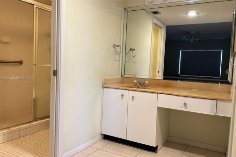 Condo in Pembroke Pines, Florida, 2 bedrooms  № 1935951 - photo 6