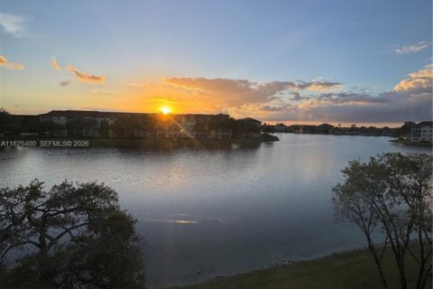 Condominio en venta en Pembroke Pines, Florida, 2 dormitorios, 140 m2 № 1935951 - foto 17