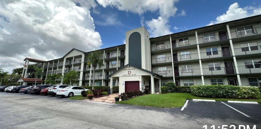 Condo in Pembroke Pines, Florida, 2 bedrooms  № 1935951