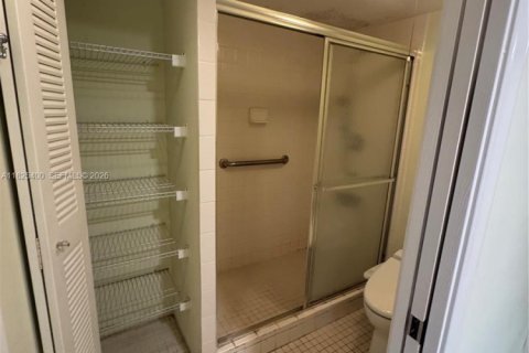 Condominio en venta en Pembroke Pines, Florida, 2 dormitorios, 140 m2 № 1935951 - foto 11