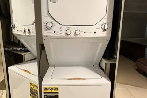 Condominio en venta en Pembroke Pines, Florida, 2 dormitorios, 140 m2 № 1935951 - foto 14