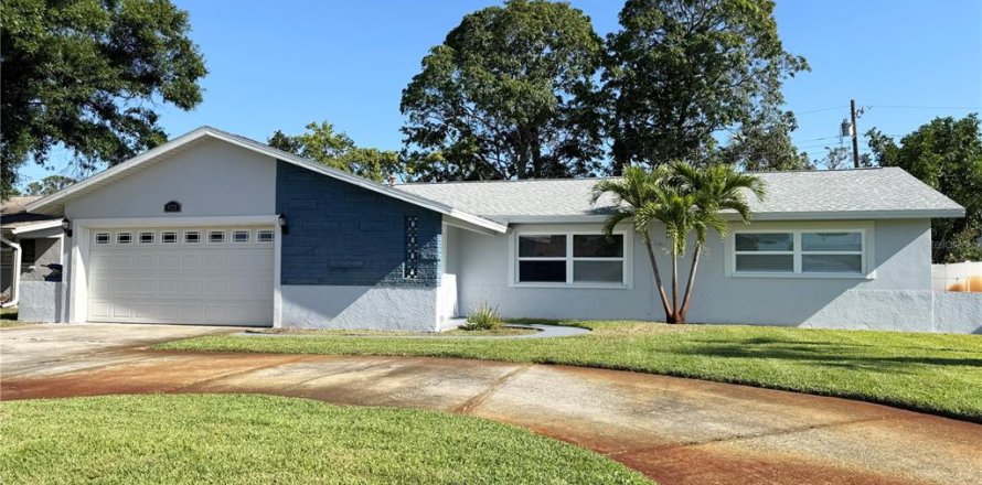 Villa ou maison à Saint Petersburg, Floride 3 chambres, 174.28 m2 № 1774967