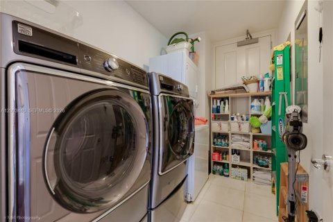 Купить кондоминиум в Корал-Гейблс, Флорида 3 спальни, 261.43м2, № 2068643 - фото 18