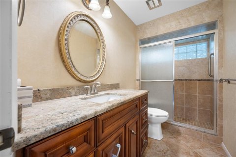 Condo in Seminole, Florida, 2 bedrooms № 2239551 - photo 11
