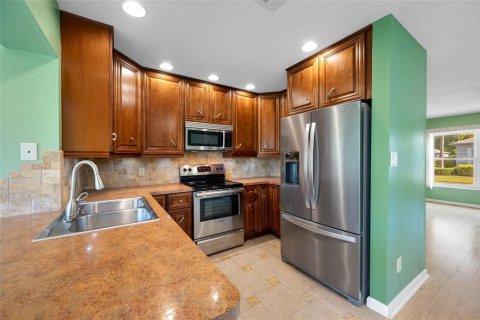 Condo in Seminole, Florida, 2 bedrooms № 2239551 - photo 4