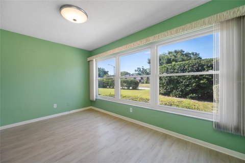 Condo in Seminole, Florida, 2 bedrooms № 2239551 - photo 6
