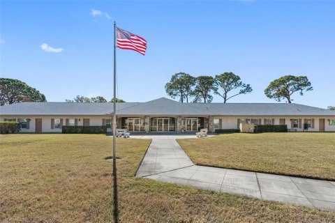 Condo in Seminole, Florida, 2 bedrooms № 2239551 - photo 22