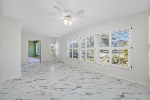Condo in Seminole, Florida, 2 bedrooms № 2239551 - photo 8