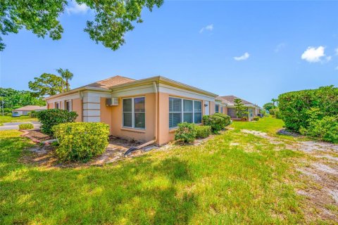 Condo in Seminole, Florida, 2 bedrooms № 2239551 - photo 18