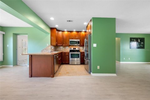 Condo in Seminole, Florida, 2 bedrooms № 2239551 - photo 3