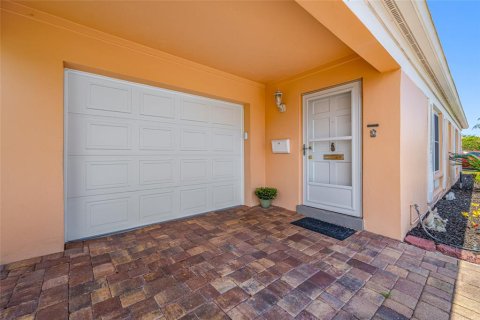 Condo in Seminole, Florida, 2 bedrooms № 2239551 - photo 19
