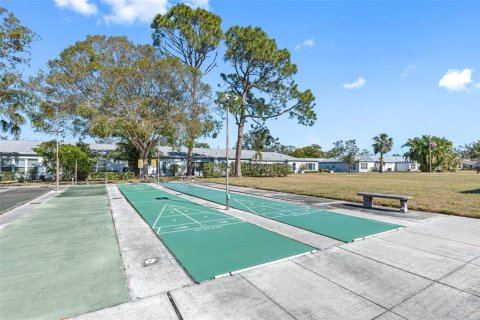 Condo in Seminole, Florida, 2 bedrooms № 2239551 - photo 21