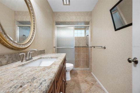 Condo in Seminole, Florida, 2 bedrooms № 2239551 - photo 12