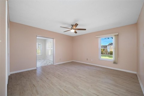 Condo in Seminole, Florida, 2 bedrooms № 2239551 - photo 10