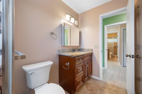 Condo in Seminole, Florida, 2 bedrooms № 2239551 - photo 15