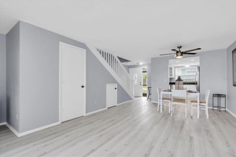 Townhouse in Largo, Florida 2 bedrooms, 97.36 sq.m. № 1765309 - photo 2
