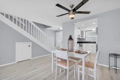 Townhouse in Largo, Florida 2 bedrooms, 97.36 sq.m. № 1765309 - photo 3