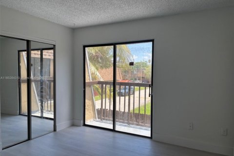 Touwnhouse à louer à Hialeah, Floride: 2 chambres, 135.82 m2 № 1877669 - photo 8