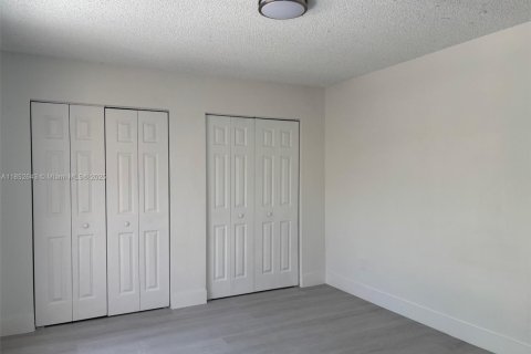 Touwnhouse à louer à Hialeah, Floride: 2 chambres, 135.82 m2 № 1877669 - photo 10