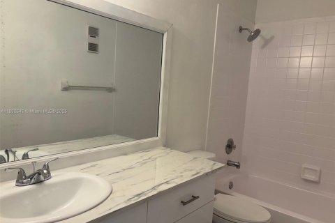 Touwnhouse à louer à Hialeah, Floride: 2 chambres, 135.82 m2 № 1877669 - photo 12