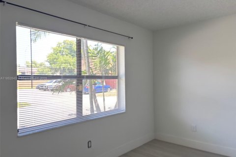 Touwnhouse à louer à Hialeah, Floride: 2 chambres, 135.82 m2 № 1877669 - photo 5