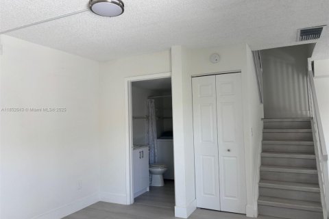 Touwnhouse à louer à Hialeah, Floride: 2 chambres, 135.82 m2 № 1877669 - photo 6