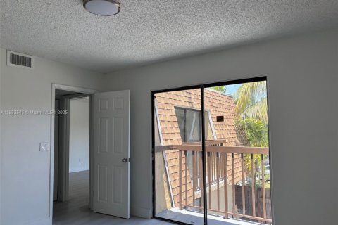 Touwnhouse à louer à Hialeah, Floride: 2 chambres, 135.82 m2 № 1877669 - photo 11