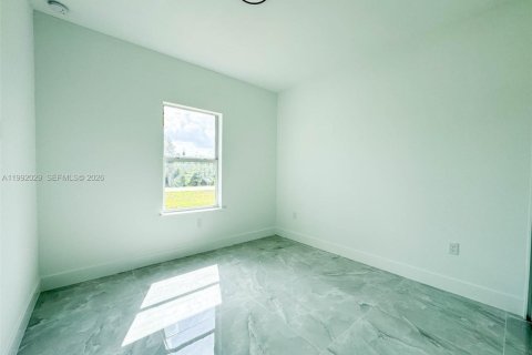 House in Lehigh Acres, Florida 4 bedrooms, 159.7 sq.m. № 2187823 - photo 25