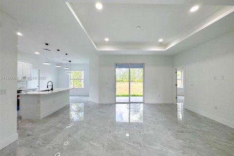 House in Lehigh Acres, Florida 4 bedrooms, 159.7 sq.m. № 2187823 - photo 10