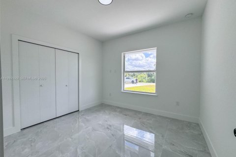 House in Lehigh Acres, Florida 4 bedrooms, 159.7 sq.m. № 2187823 - photo 22