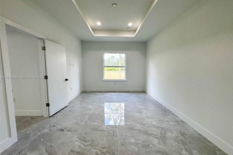 House in Lehigh Acres, Florida 4 bedrooms, 159.7 sq.m. № 2187823 - photo 14